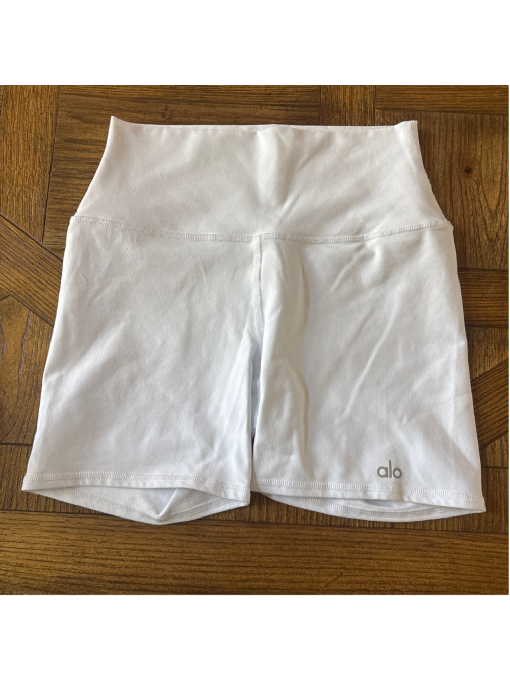 Women's Alo Yoga Bike Shorts Size S White airbrush